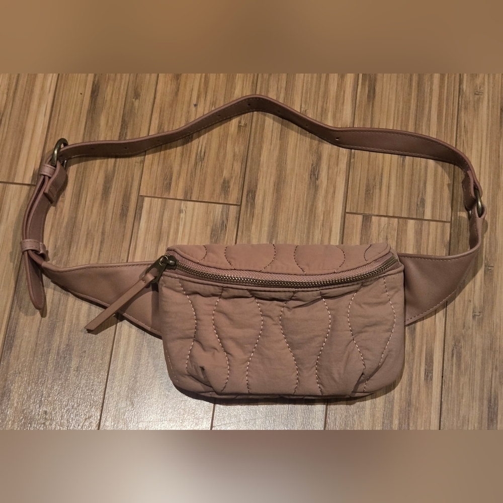 NWOT Universal Thread Pink Quilted Belt Bag